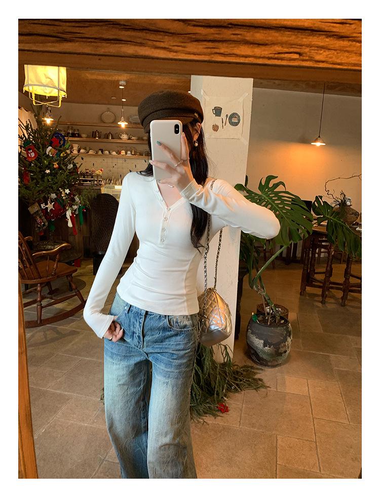 Korean Style V-Neck Button Knitwear for Women - Autumn/Winter Long-Sleeve Slimming Top