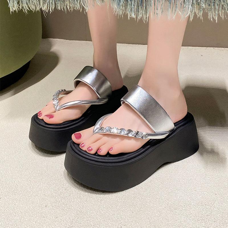 Small muffin thick-soled flip-flops, wearing rhinestones, new summer cool slippers