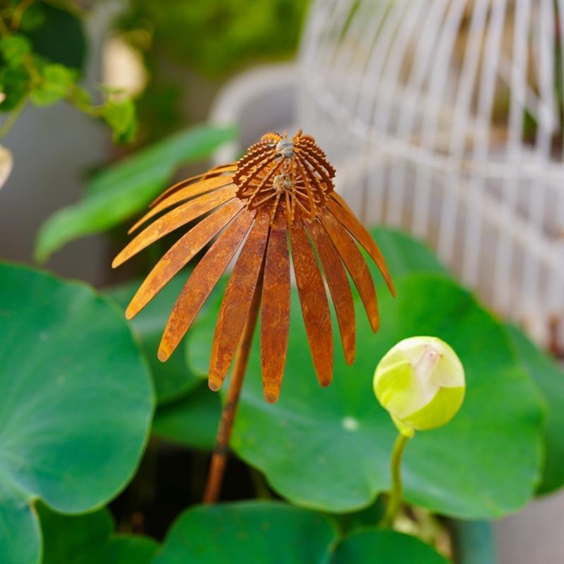 Rusty Echinacea Garden Art Stake Iron Plant Sculpture Weather Resistant Outdoor Decoration for Flower Beds Lawn