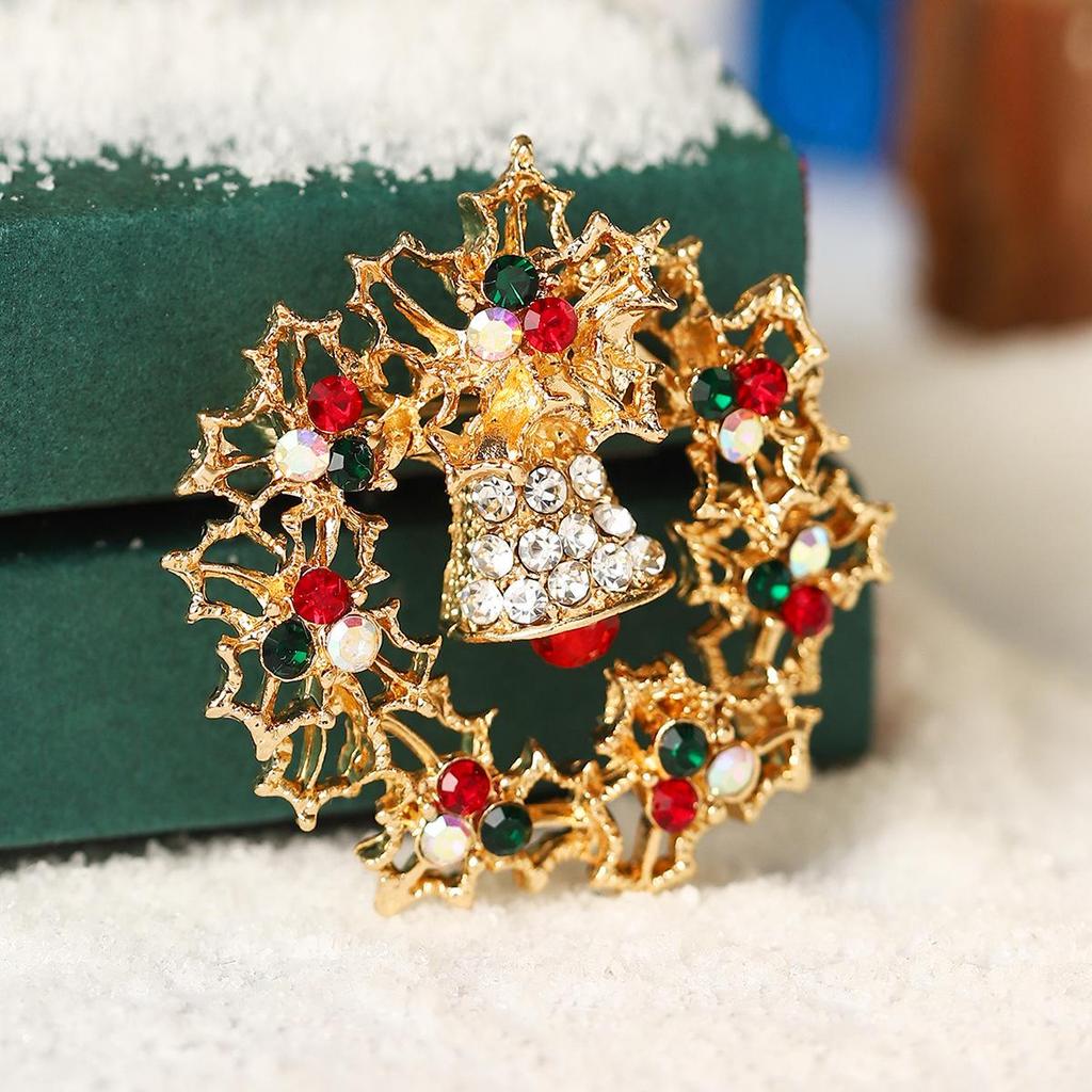 Exquisite Alloy Snowflake Reindeer Christmas Hat Brooch