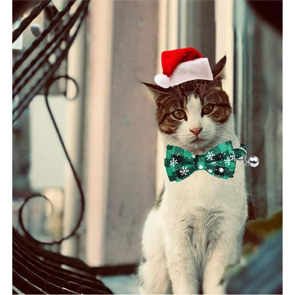 Malier Cat Collar with Christmas Snowflake Pattern Bow tie and Tiny Bell, Adorable Collar with Light Adjustable Buckle Pet Accessories for Kitten