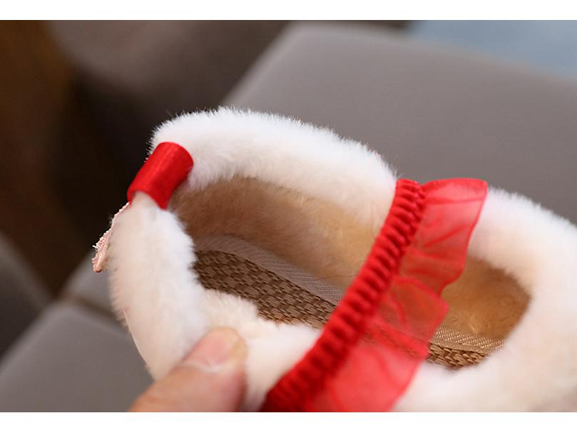 Winter Velvet Hanfu Shoes: Embroidered Chinese-Style Footwear for Children & Women with Thick Cotton for Warmth, Perfect with Ma Mian Skirts.