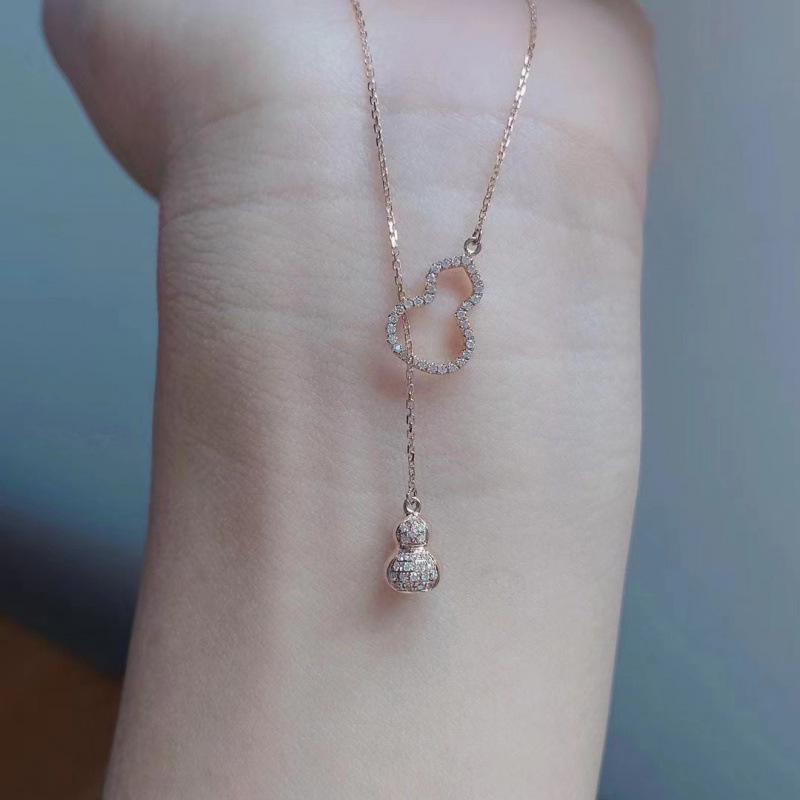 Elegant Rose Gold Gourd Pendant Necklace: Luxury Niche Clavicle Chain for Women - Exquisite Summer Choker Accessory