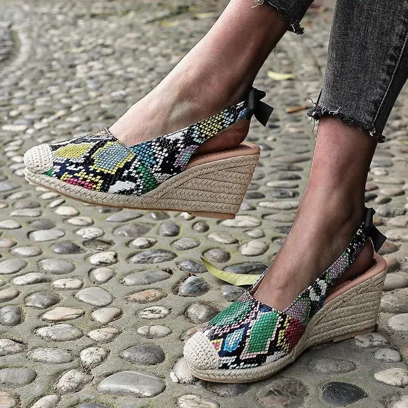 Mode Damen Keilsandalen Sommer Neu High Heel Schleife Handgefertigte Schuhe Geschlossene Zehe Bandage Übergröße Hausschuhe Strand Sandálias