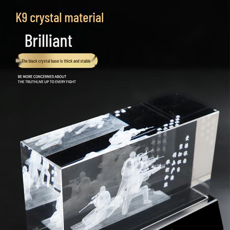 Хрустальный гравированный орнамент на военную тематику