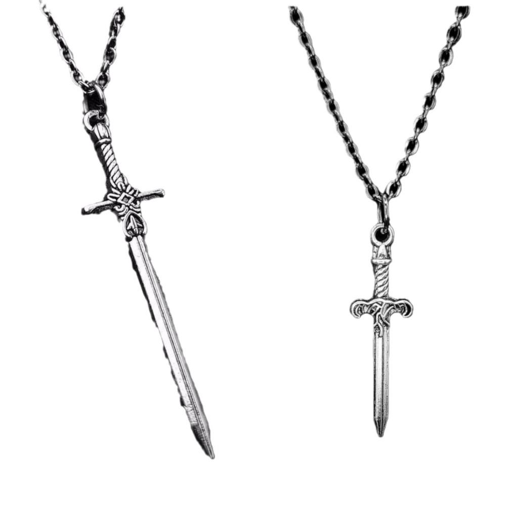 Collier Pendentif Épée Aiguisée Croisée Couleur Argent Créative Personnalité pour Femmes Hommes Chaîne de Collier Punk Hip-hop Accessoires de Bijoux