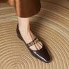 Französische Retro Mary Jane Schuhe mit quadratischer Spitze, vielseitige Damen Einzelschuhe, Frühling und Sommer neu, leichte Öffnung, niedriger Absatz, einfarbige Lederschuhe zum Pendeln