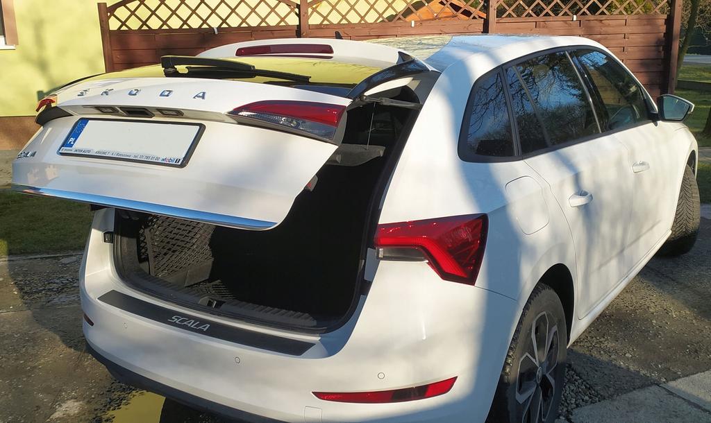 SKODA SCALA - CHROME STRIP Trunk Lid