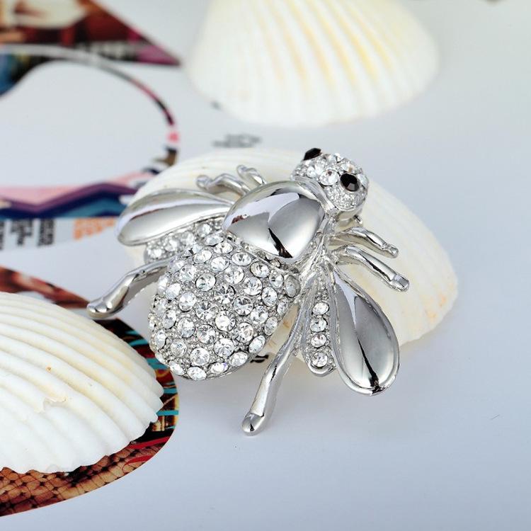 

European & American Cute Animal Diamond Bee Brooch – Creative New Accessory срібний