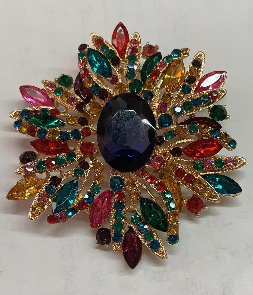 Vintage Geometric Alloy Crystal Brooch For Women Fashion Accessory