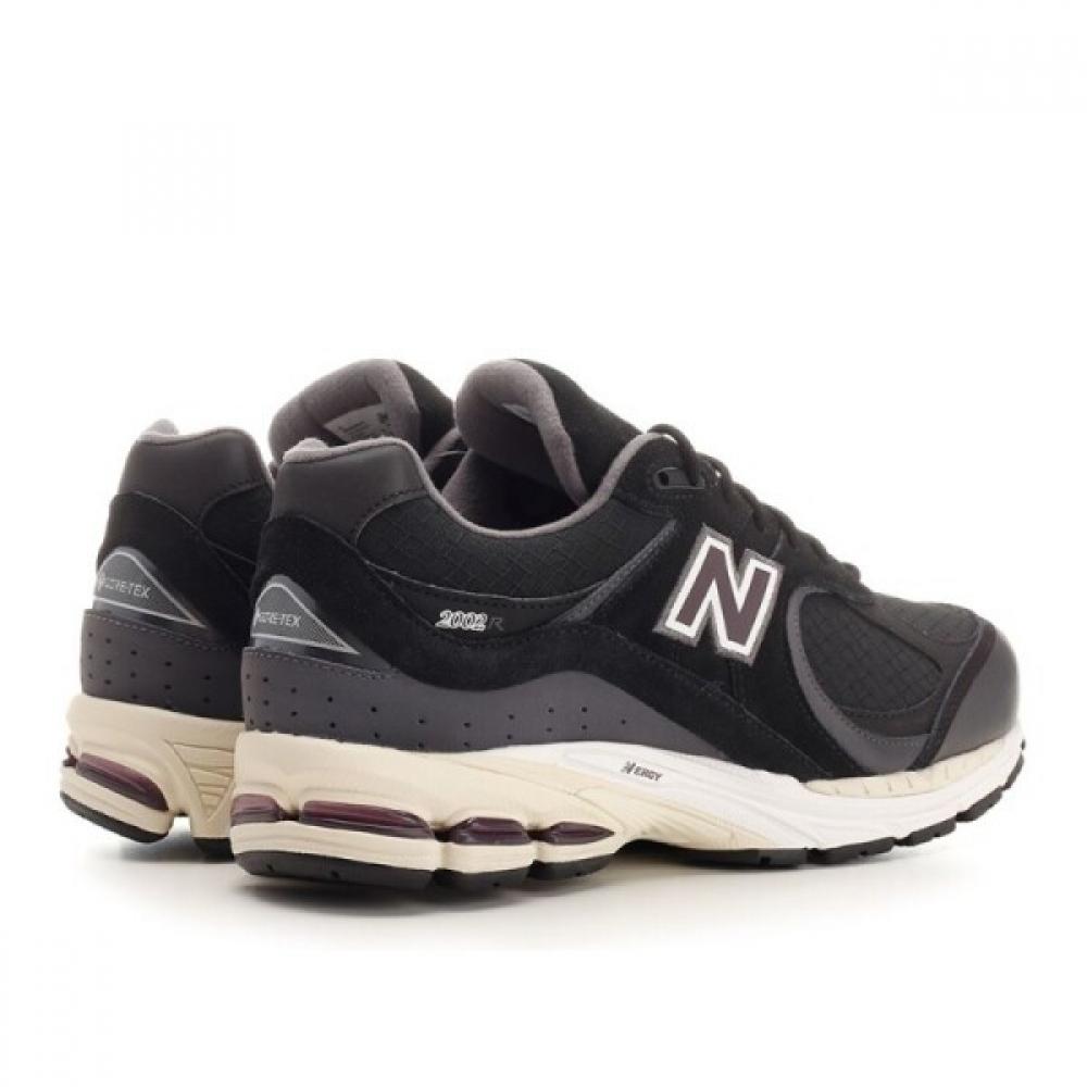 New Balance Suede Gore Tex Sneakers M2002rxt