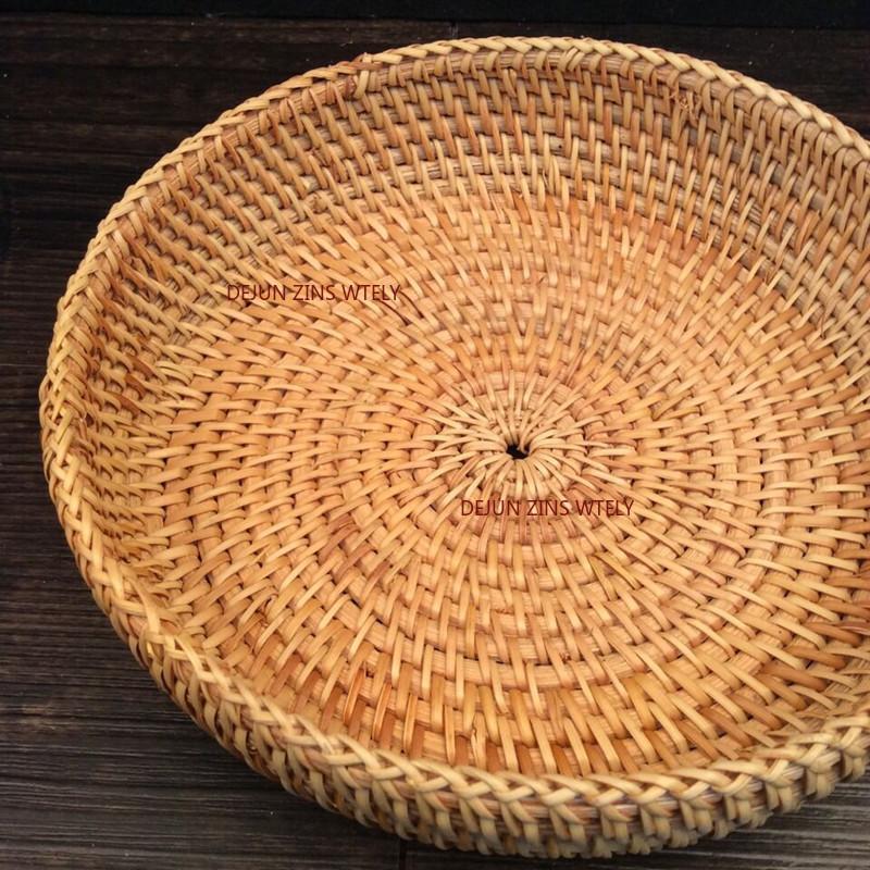 Handwoven Natural Rattan Round Tray Wicker Fruit Plate Eco-Friendly Tabletop Storage Basket for Tea Snack Home Decor Organizer