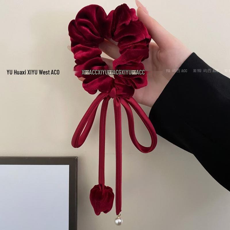 

Элегантная бархатная резинка-скранчи «Тюльпан» - французский нишевый аксессуар для волос на осень и зиму вино красного