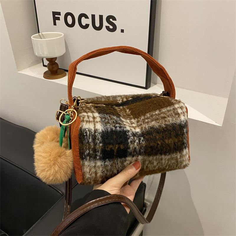 Plaid fashion autumn and winter new handbag 2025 shoulder messenger bag pillow bag casual