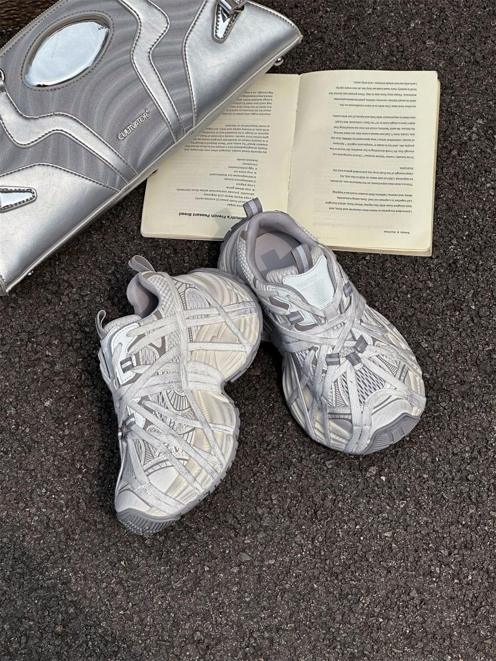 

Папины кроссовки женские 2025 новые грязные маленькие грязные кроссовки платформа маффин ремешок мужские парные повседневные туфли 40