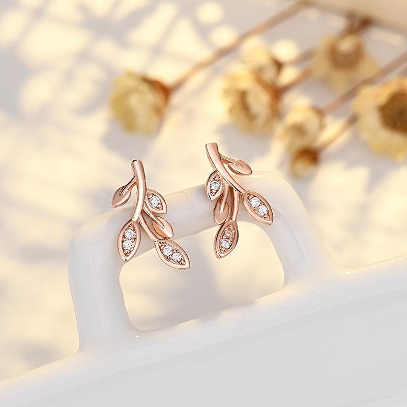 Small Earrings To Raise The Ear Female Personality Simple Cold Wind Earrings Advanced Sense of Jewelry Temperament Sweet Girl Cute Cat Earrings