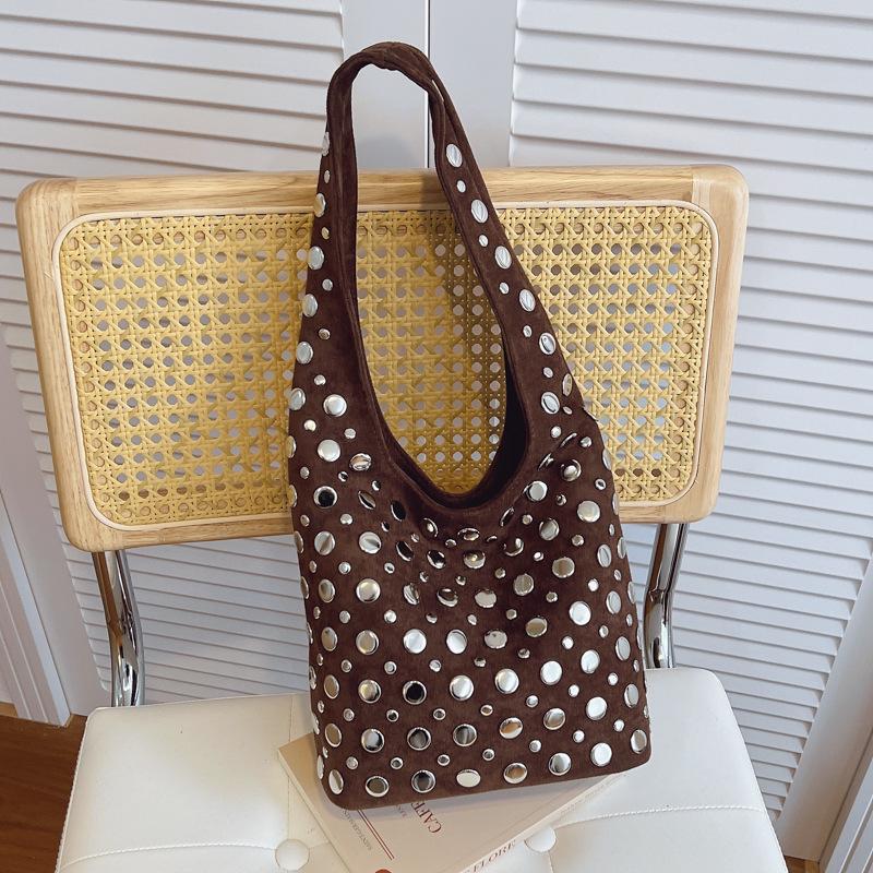 

Women s Retro Punk Rivet-Studded Shoulder Bag - European/American Style One Size #3026 кофейный