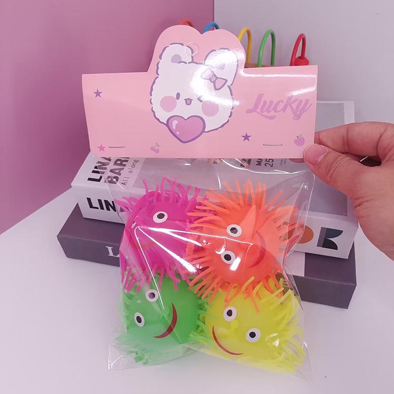 

Разноцветный мигающий антистресс-мячик в виде животного – Светящийся помпон Заяц и Ежик 4 pieces per bag