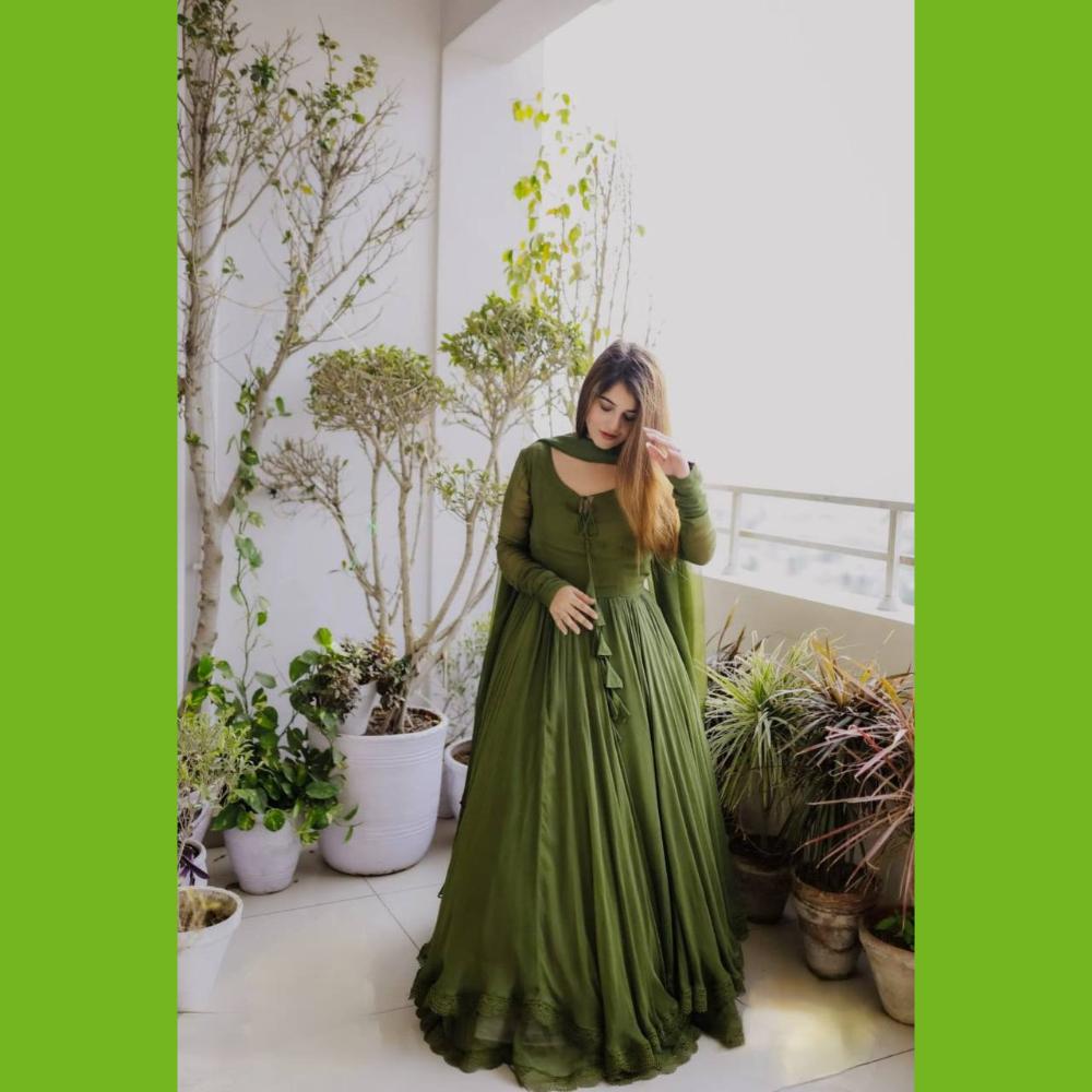 Krásné zelené šaty pro dívky a ženu