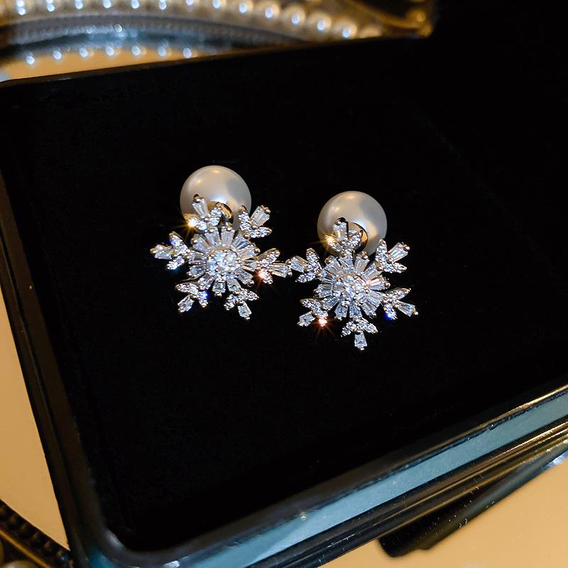 Cold wind super flash zircon snowflake fireworks stud earrings temperament versatile earrings earrings