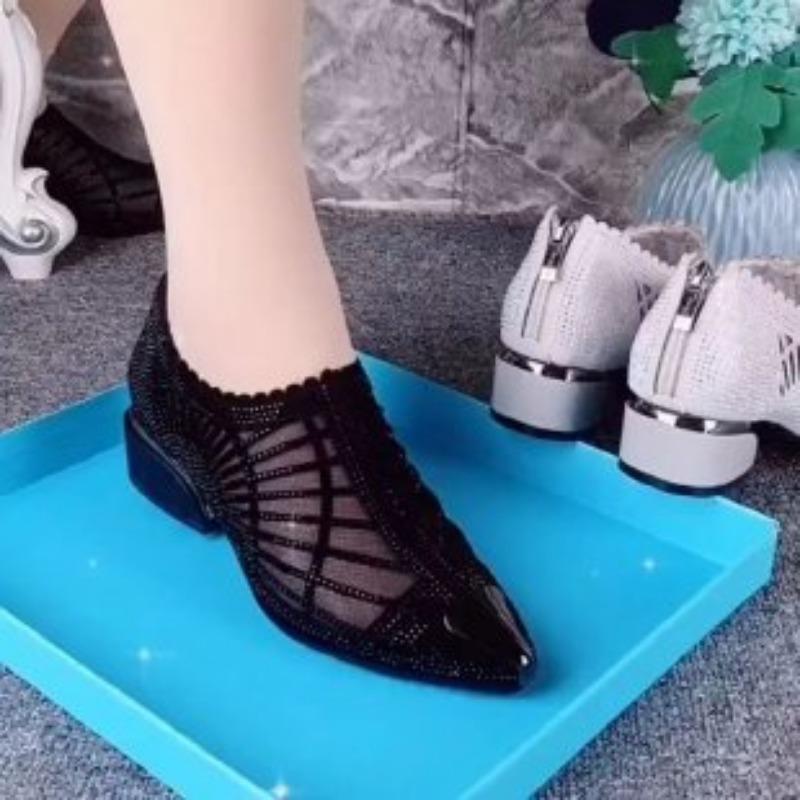 New Pointed-toe, Chunk-heeled Dancing Shoes Are Comfortable, Versatile and Breathable Single Shoes