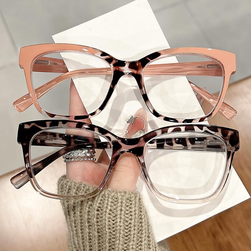 New Retro Classic Square-Framed Reading Glasses With Gradient Color Matching Trendy And Fashionable Reading Glasses
