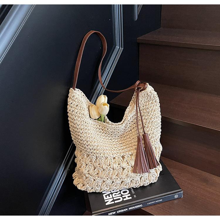 Tassel Straw Woven Bag 2025 New Large-capacity Hollow Woven Women's Bag Seaside Beach Bag Fashion Shoulder Armpit Bag