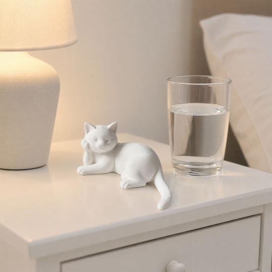 3D Printed Cat Statue, Small Holding Face Cat Figurine, Cute Animal Sculpture for Office Desk Decor, Gifts for Cats Lovers