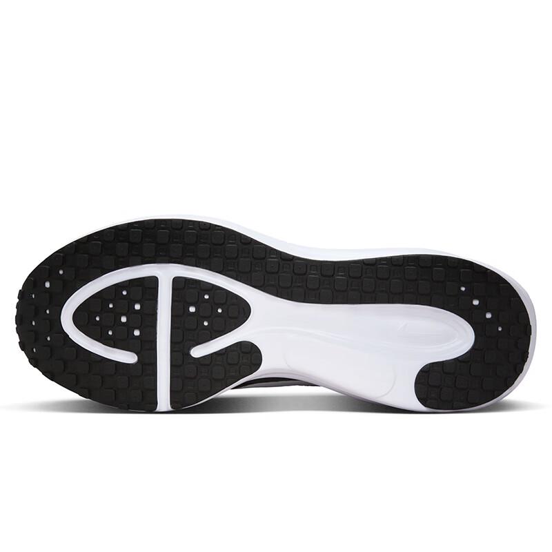Nike Women's Revolution 8 Running Shoes
