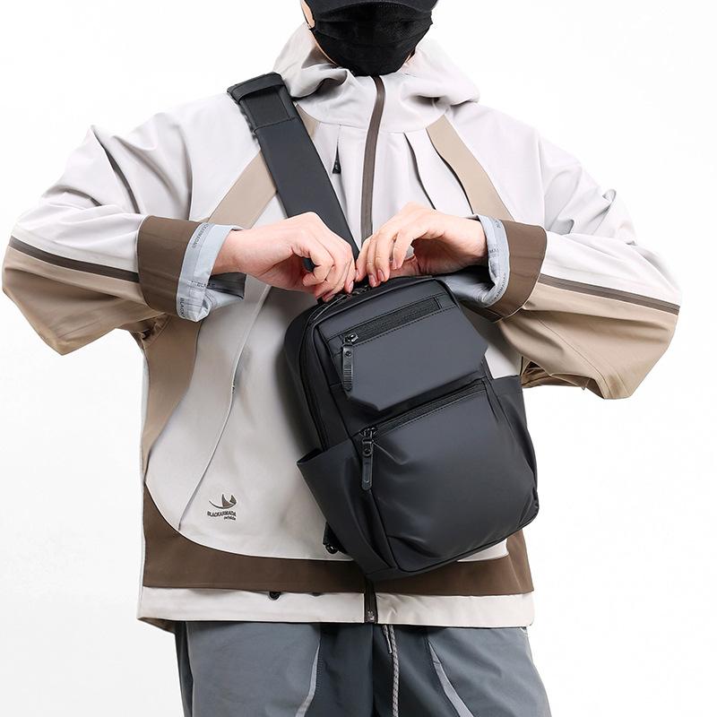 Men's Large Capacity Chest Bag Lightweight Waterproof Outdoor Sports Bag Multi-Power Crossbody Bag