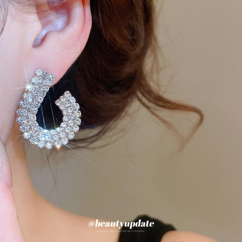 Silver Needle Super Flash Diamond-set Geometric Round Stud Earrings High-end Fashion Earrings Light Luxury Temperament Earrings