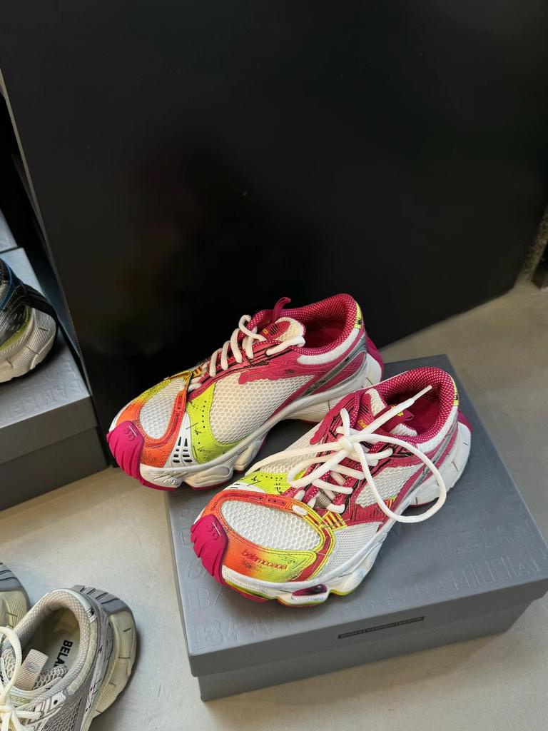 Adidași groși de tată cu capsă, stil stație europeană, toamnă, retro, vechi, lustruiți, cu talpă groasă, respirabili, cu plasă