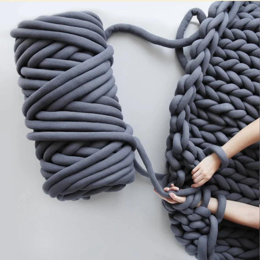 

Thick Chunky Yarn for Arm Knitting, Tube Knit Blanket Soft Velvet Yarn for Crocheting Handbags, Hand Knitting DIY, Pet Bed, Rugs