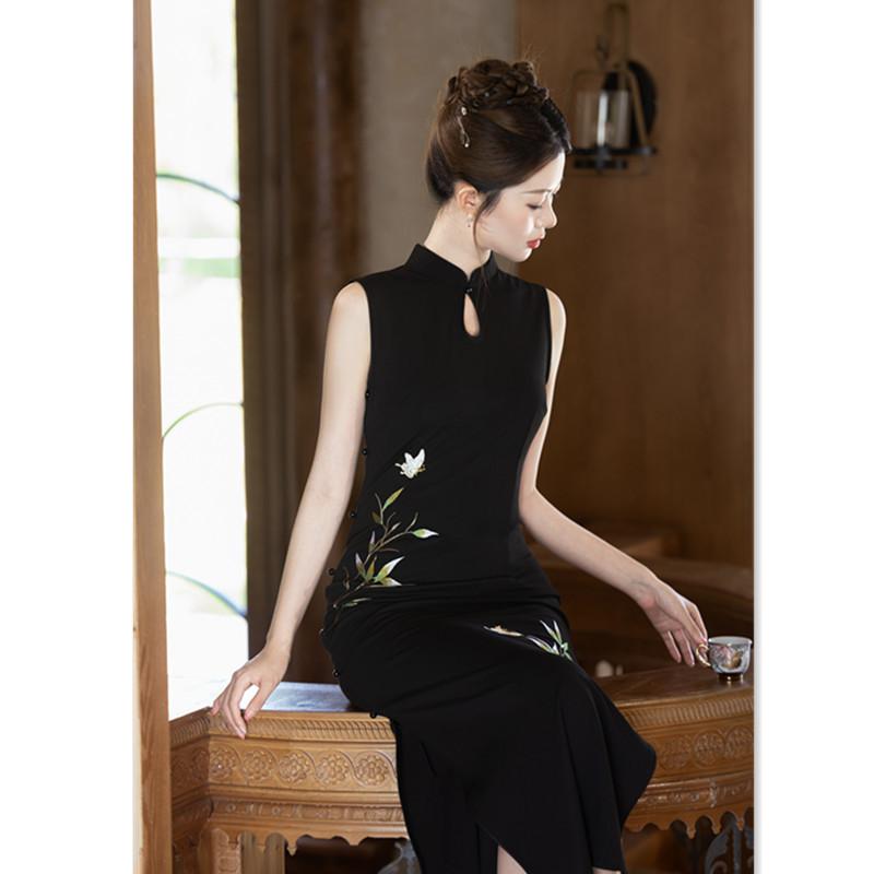 Black new Chinese woven embroidered long Hong Kong style sleeveless cheongsam 1011 summer new high-end banquet cheongsam