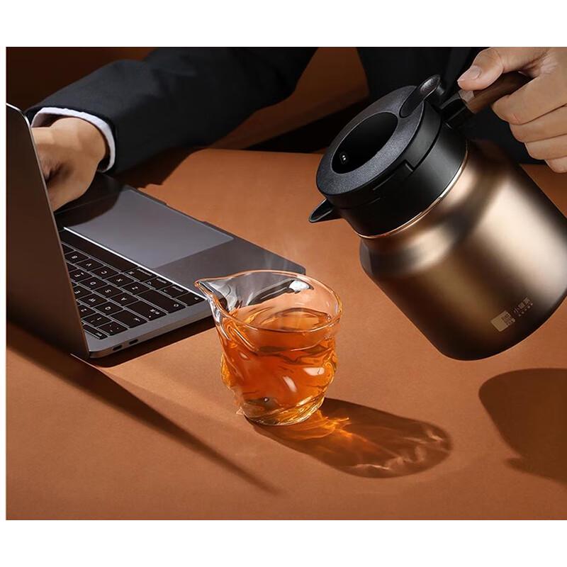 Smart Titanium Insulated Teapot with Temperature Display