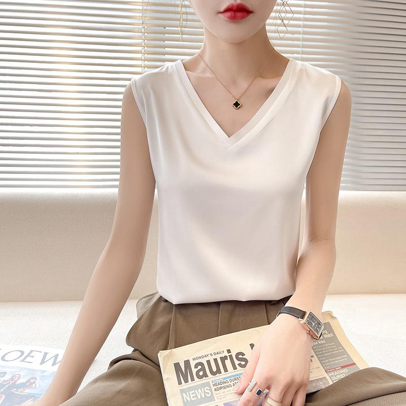 Women's Satin V-Neck Sleeveless Camisole: Spring/Summer Short, Sexy, Versatile Inner Layer Top