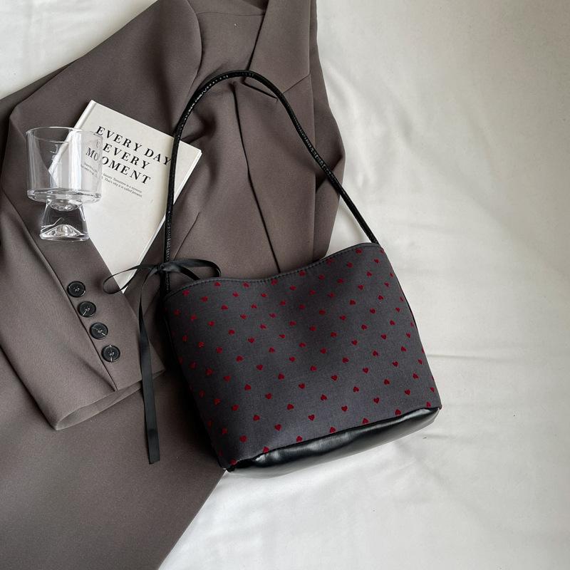 

2025 new casual underarm bucket bag women s simple shoulder bag fashion