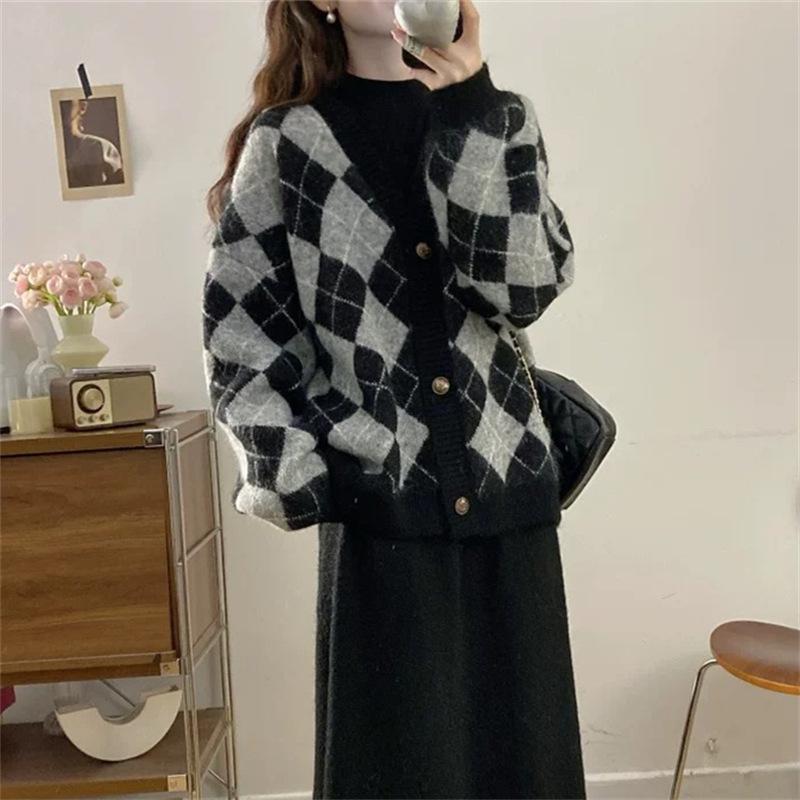 Autumn women's V-neck sweater knitted cardigan jacket women's 1011 new lazy style lazy style autumn and winter wear
