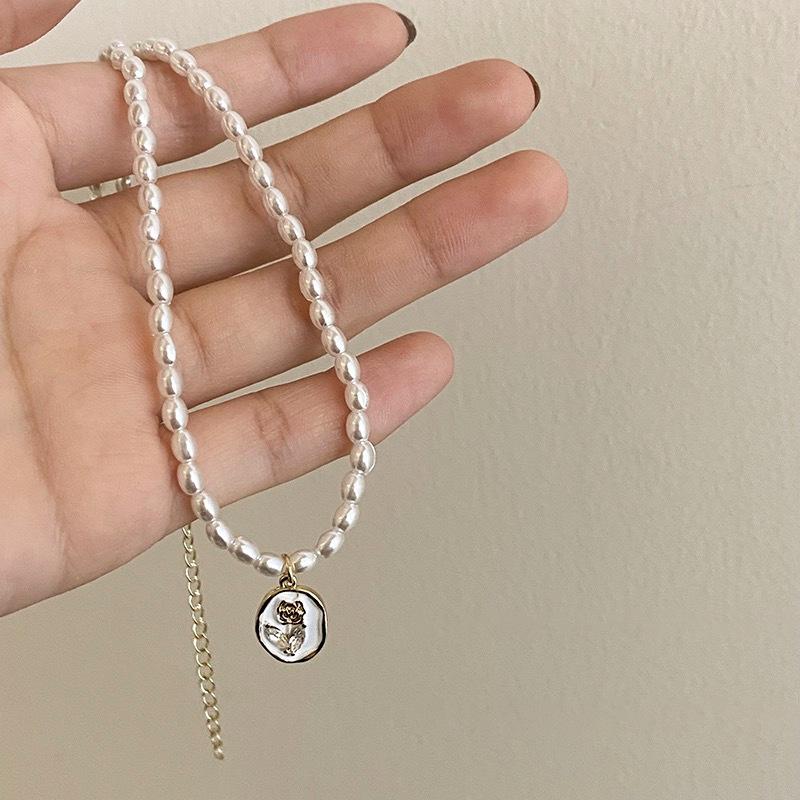 Female Niche Retro Rose Pendant Necklace
