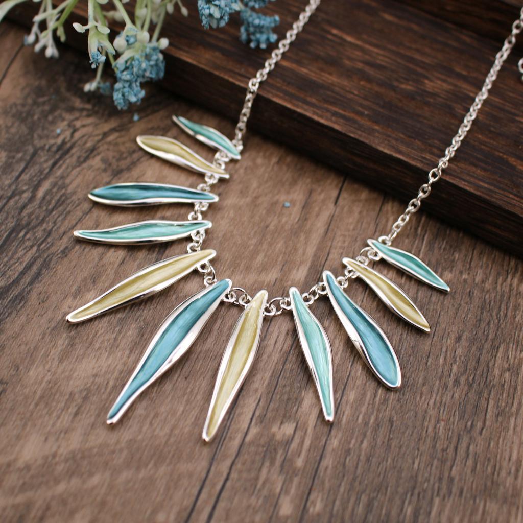 Enamel geometric starfish necklace, women's simple high-end irregular flower necklace