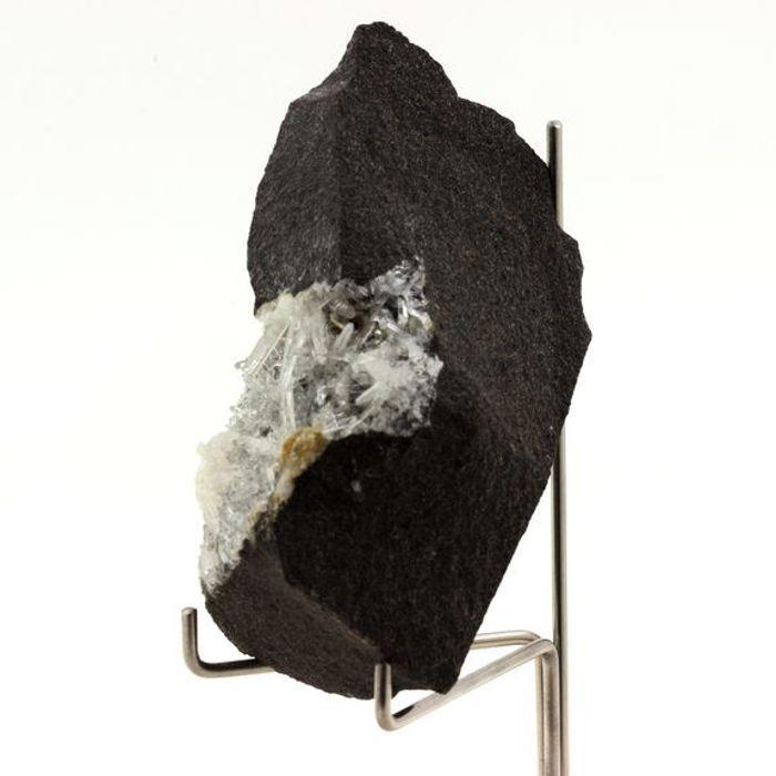 Pierres et Minéraux. Aragonite + Bazalte. 1183.30 ct. Fi?Akovo, Lu?Enec District, Slovaquie (rare).