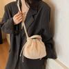 Women Plush Faux Fur Bucket Bag Cute Drawstring Crossbody Bag With Leather Handle Winter Soft Folding Design Shoulder Phe Bag