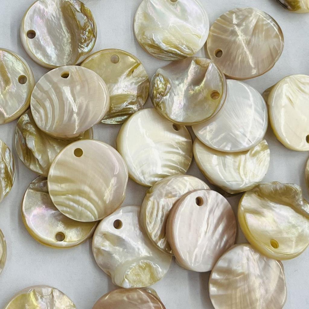 20Pcs, Natural Shell Beads with Holes, Bohemian Handcrafted Round Loose Beads, 2cm, for DIY Necklace Pendants, Jewellery Making, and Festive Crafts