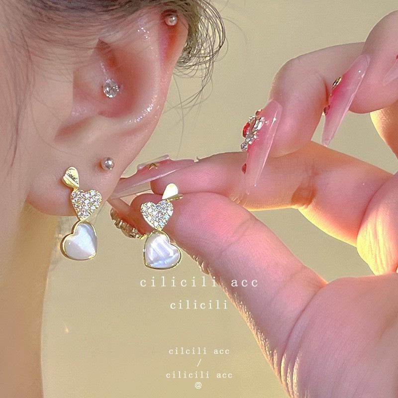 S925 Silver Needle Pearl Flower Stud Earrings - High-End Retro Jewelry for Autumn/Winter