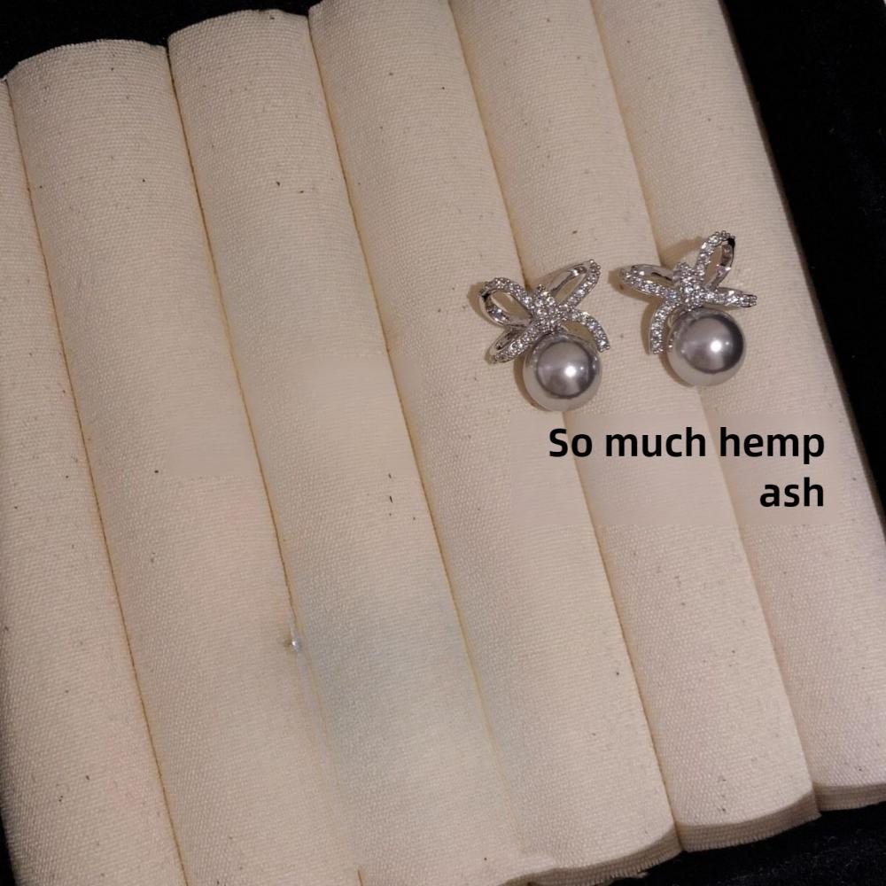 

Серьги версии Seiko, серебряные иглы, полностью усыпанные бриллиантами, бант, серьги-пусеты с жемчугом Шицзя, женственность, нишевый стиль, модные и высококлассные серьги.