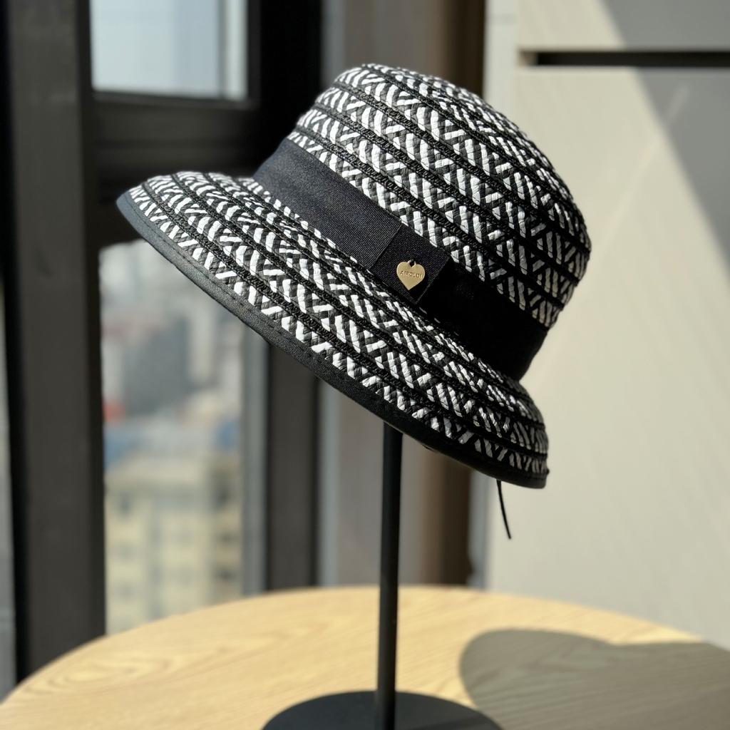 New Hepburn Style Fisherman Hat Children  Black and White Splicing Temperament Straw Hat Outdoor Sunscreen Sun Hat