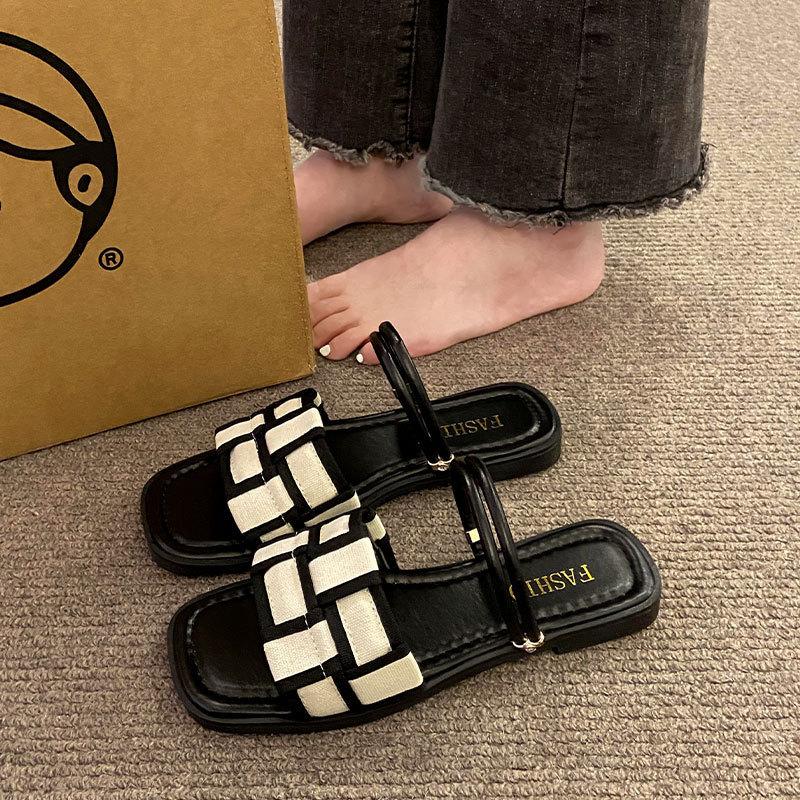 Square head plaid two wear cool slippers women wear summer new open-toed flat bottom simple beach sandals