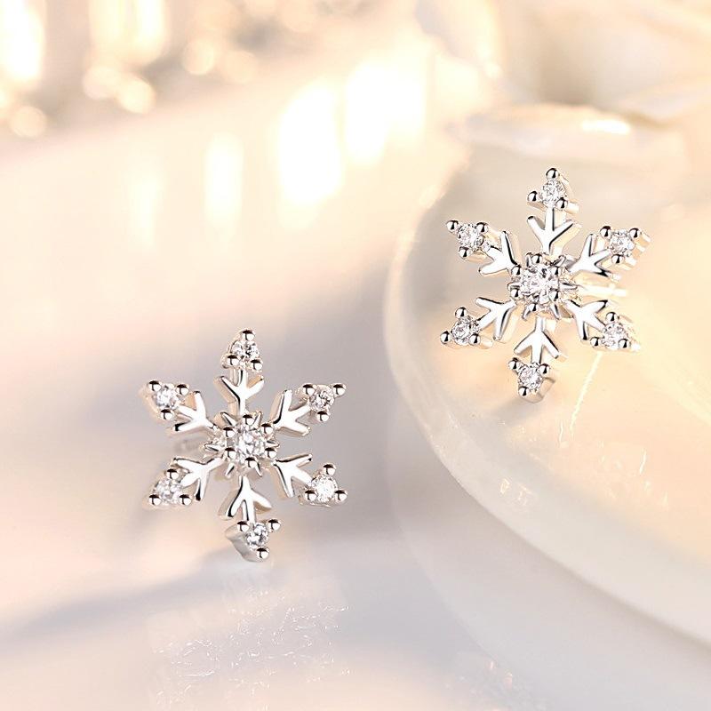 Silver Plated Snowflake Charm Earrings For Women Christmas Gift Fashion Crystal Zircon Stud Earrings Girls New Year Jewelry Gift