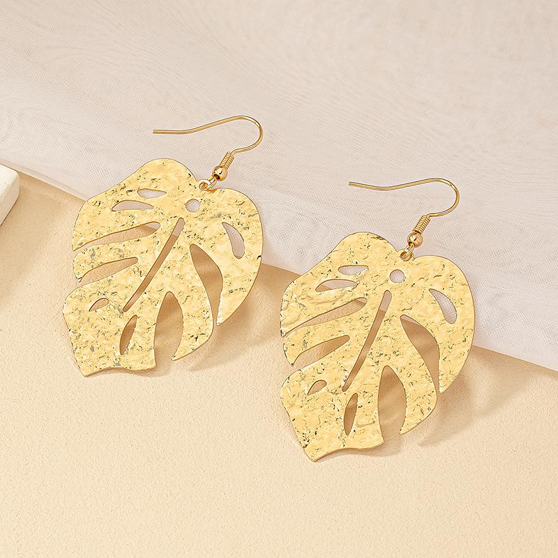 

Niche Retro Hollow Leaf Earrings - European American Style Studs for Women