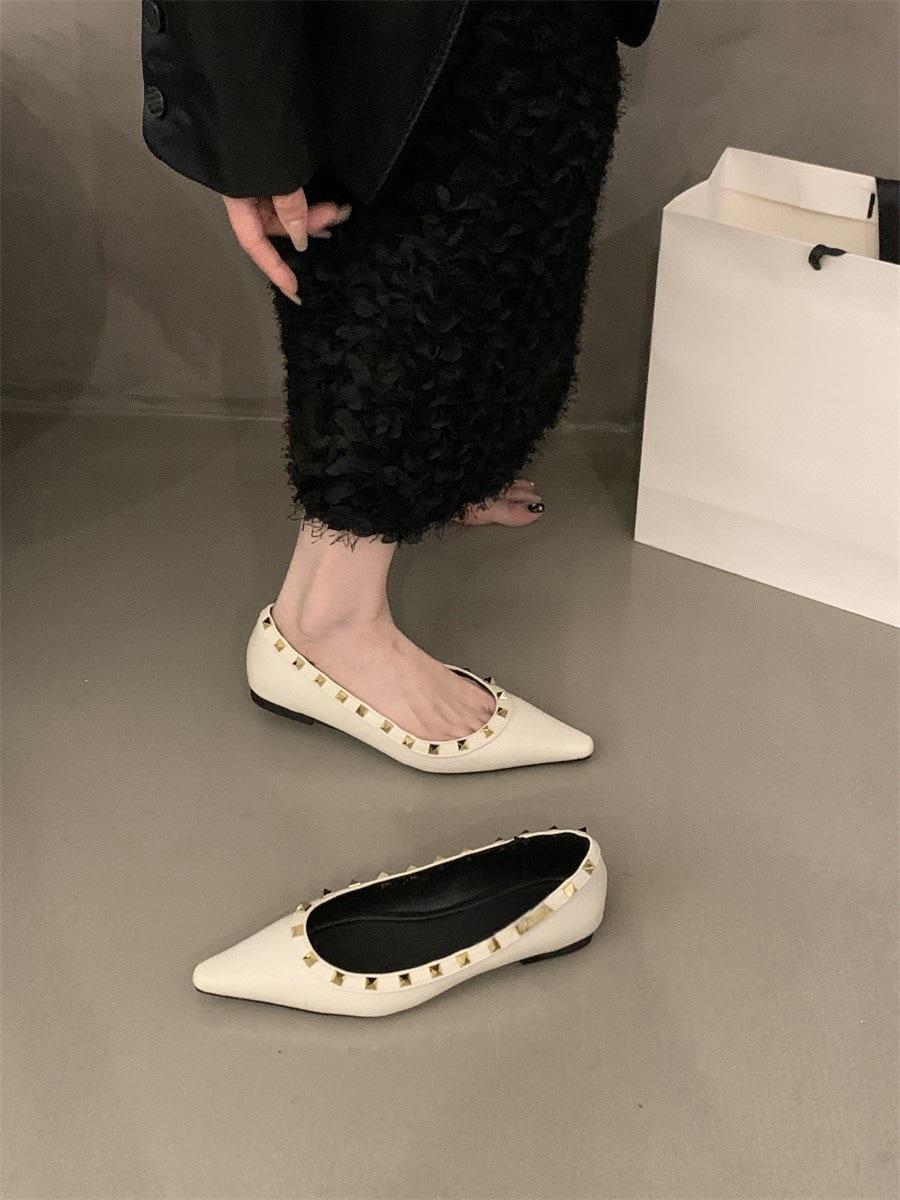 

Flat-bottomed French temperament red pointed willow single shoes women s shoes 2025 spring and autumn soft-soled black commuter ladyshoes 35